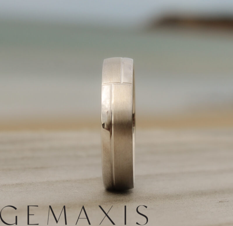 Mens Platinum Patterned Wedding Ring - Image 2